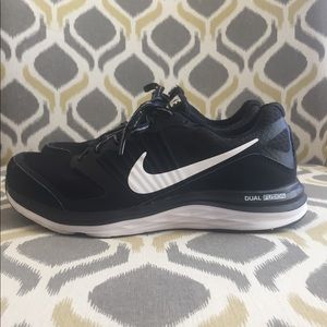 NIKE Dual Fushion